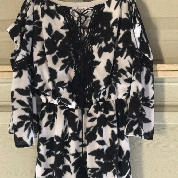 Summer Romper - Picture 2 of 5